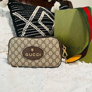 New Vintage GG Supreme Messenger Bag